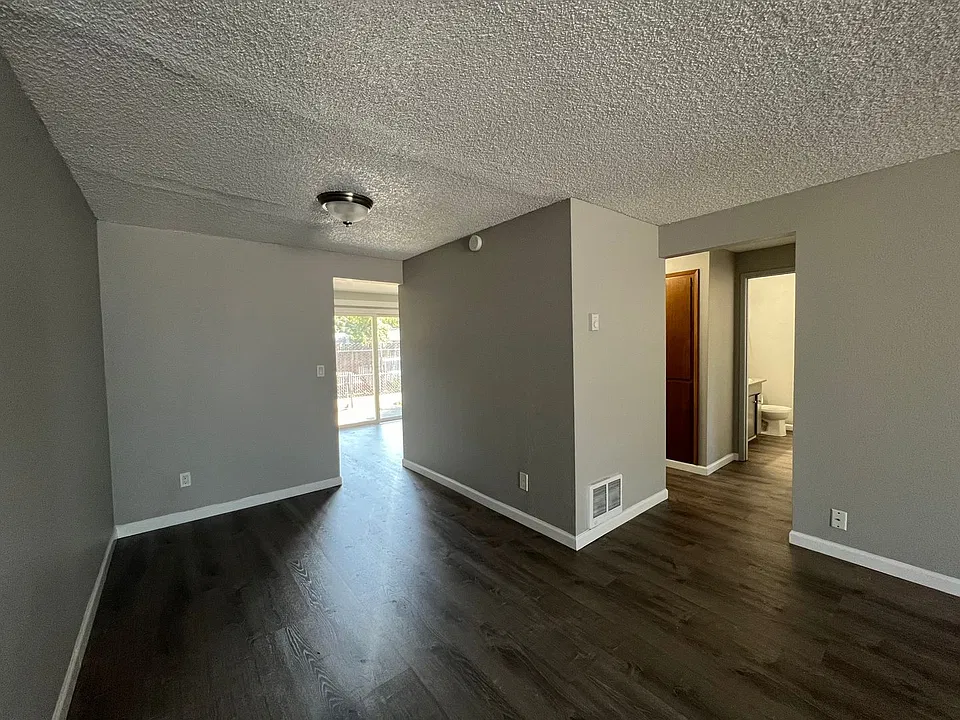 14808 E Burnside St #14932
