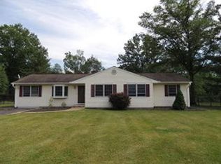 8 Ebert Dr, Hillsborough, NJ 08844
