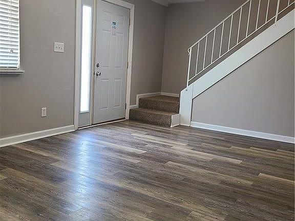 2nd image of 84 Greenwood Trails St W