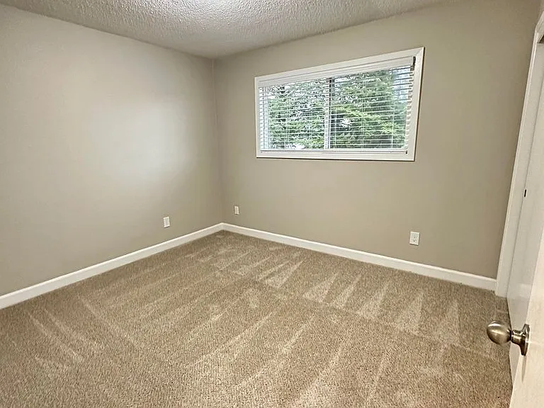12702 E Burnside St #3 — Photo 11
