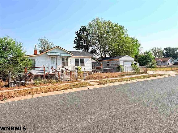 2nd image of 815 W 18th St