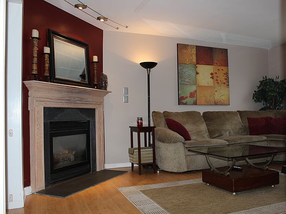 4th image of 930 Woodlawn Ave