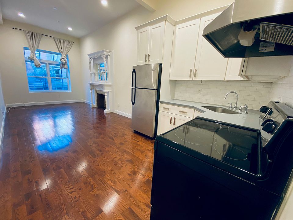 1st image of 40 W 119th St #3