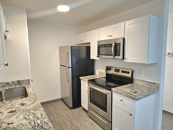 5th image of 4117 E Moreland St #1
