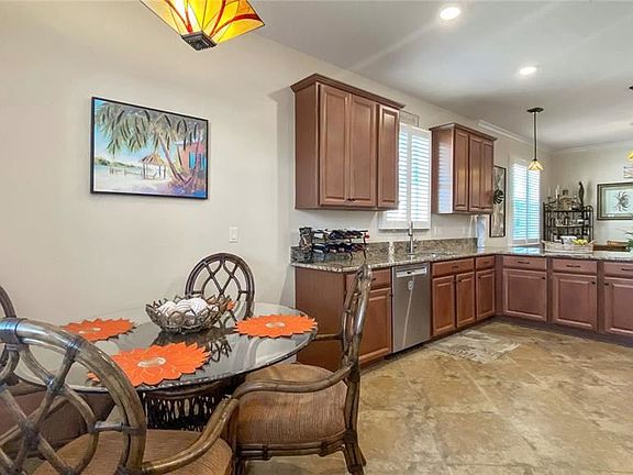 5th image of 3916 Serena Ln