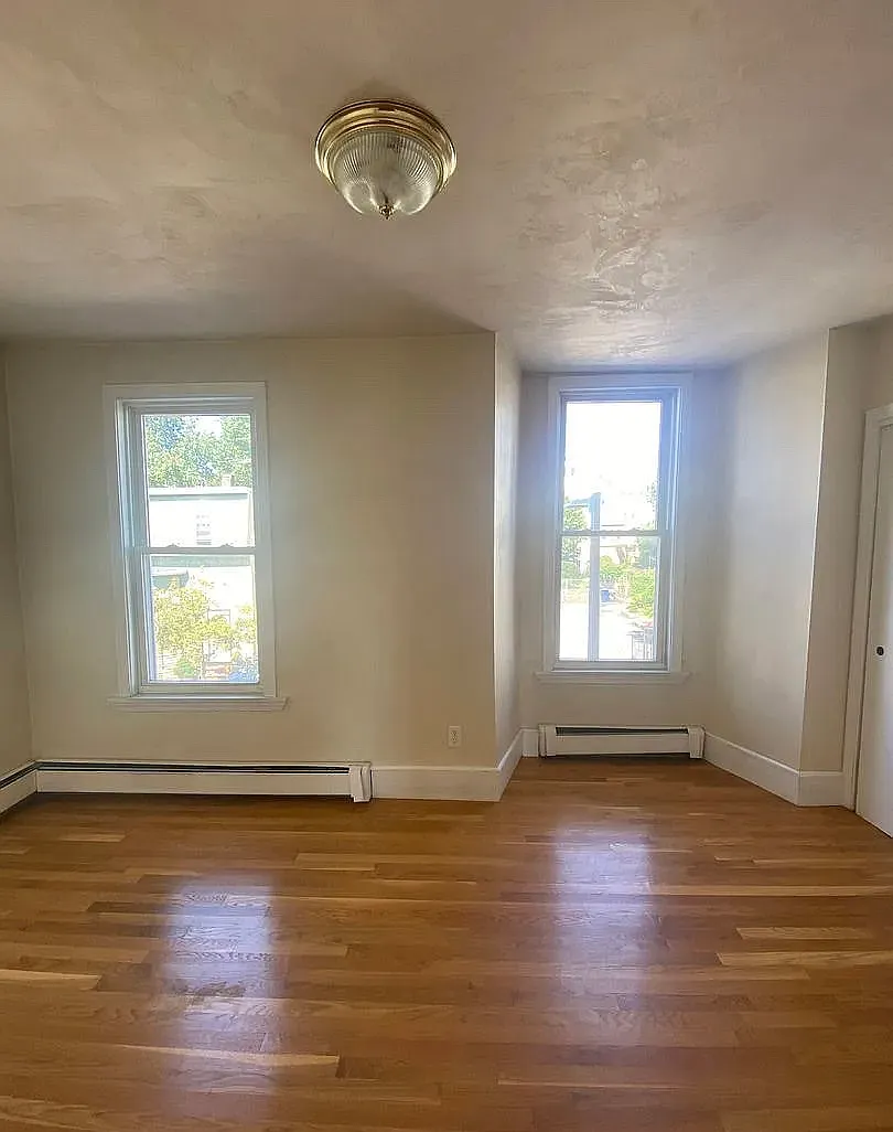 1 bed, 550 sqft, $2,400 — Photo 3