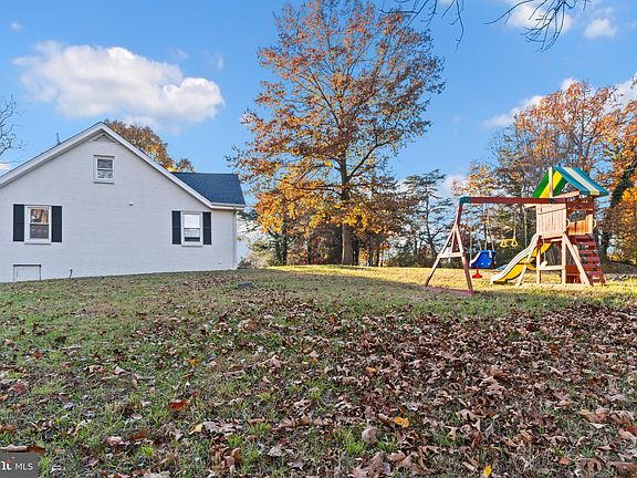 4th image of 6159 Howells Rd