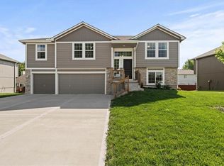 12705 Applewood Dr, Grandview, MO 64030