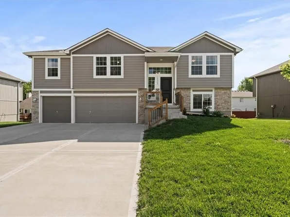 12705 Applewood Dr, Grandview, MO 64030