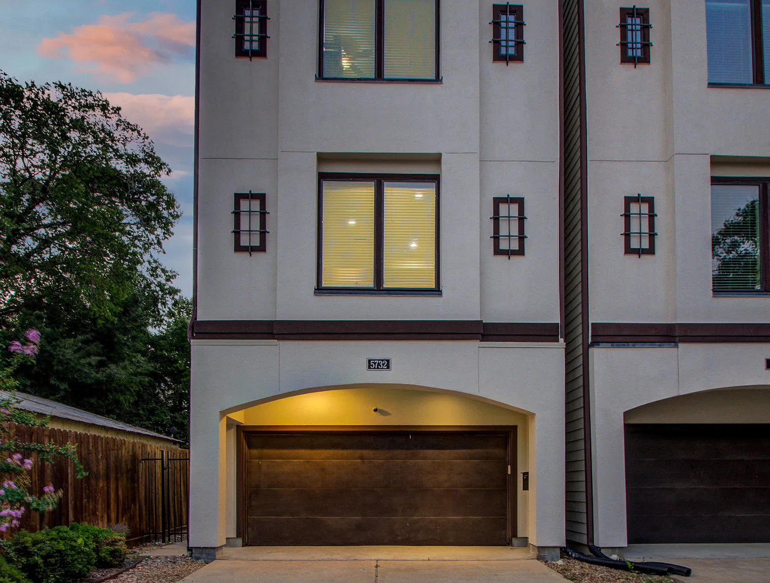 3 bed, 3.5 bath, 2399 sqft, $6,780 — Photo 2