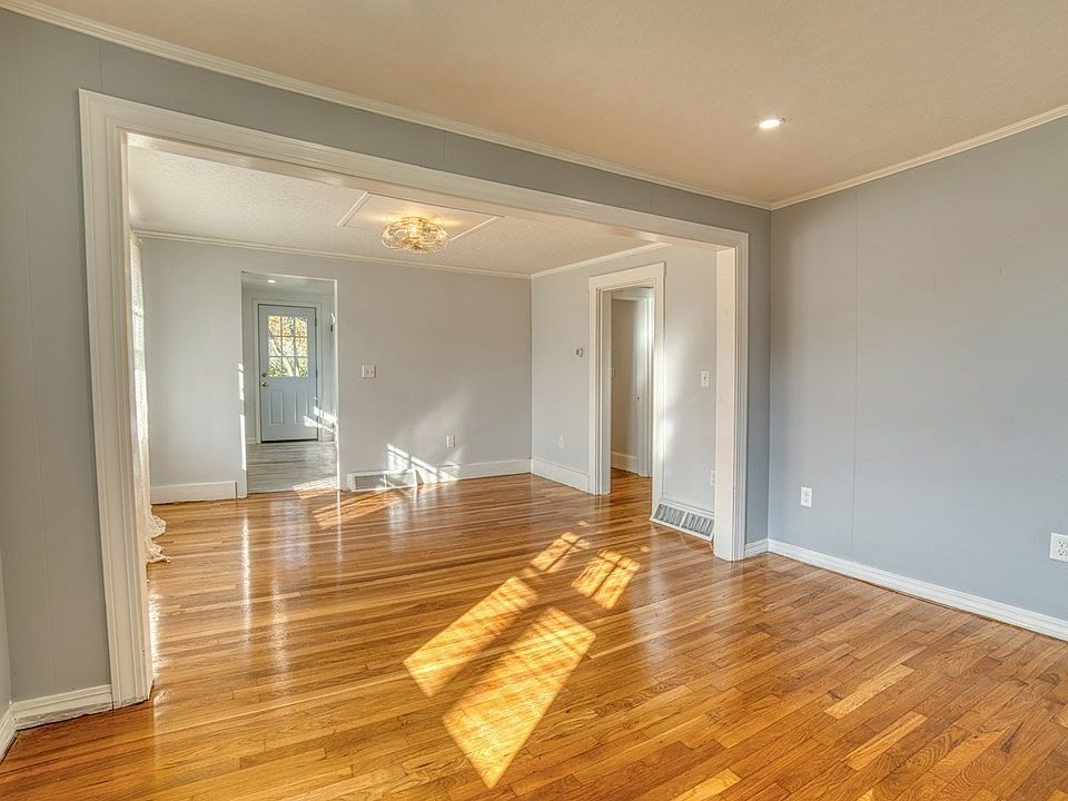 4 Pleasant St, Whitman, MA 02382 Zillow