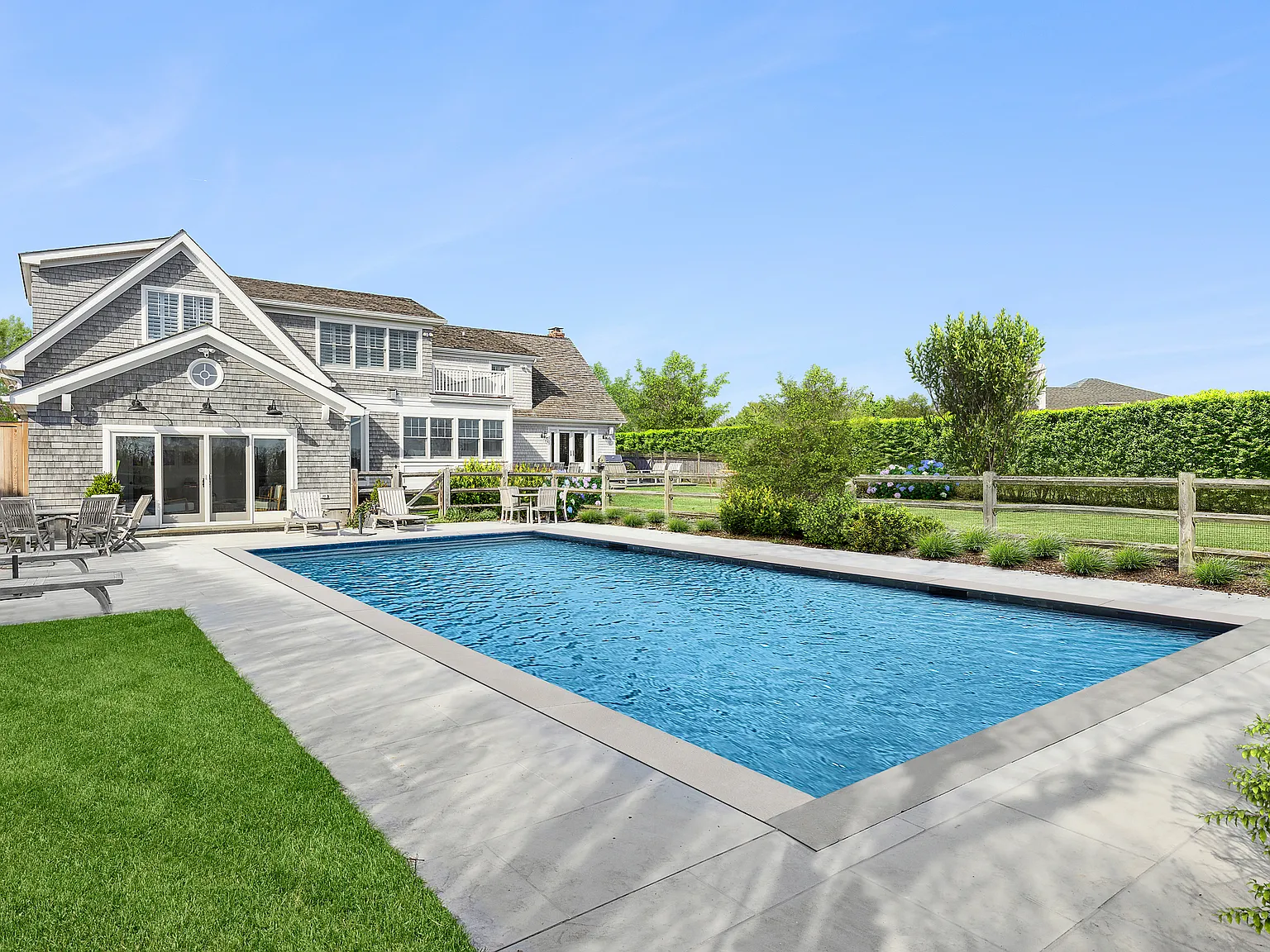 Exquisite Vineyard living with Sunset Views in Water Mill — Photo 2