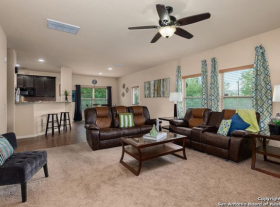 5th image of 943 Oakwood Way