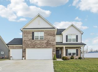 4556 W Lakeway Dr, New Palestine, IN 46163