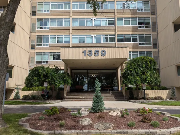 1359 White Oaks Blvd #306, Oakville, ON L6H 2R8