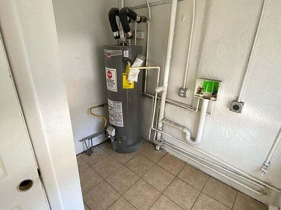 3rd image of 3022 Aaron Ct SW