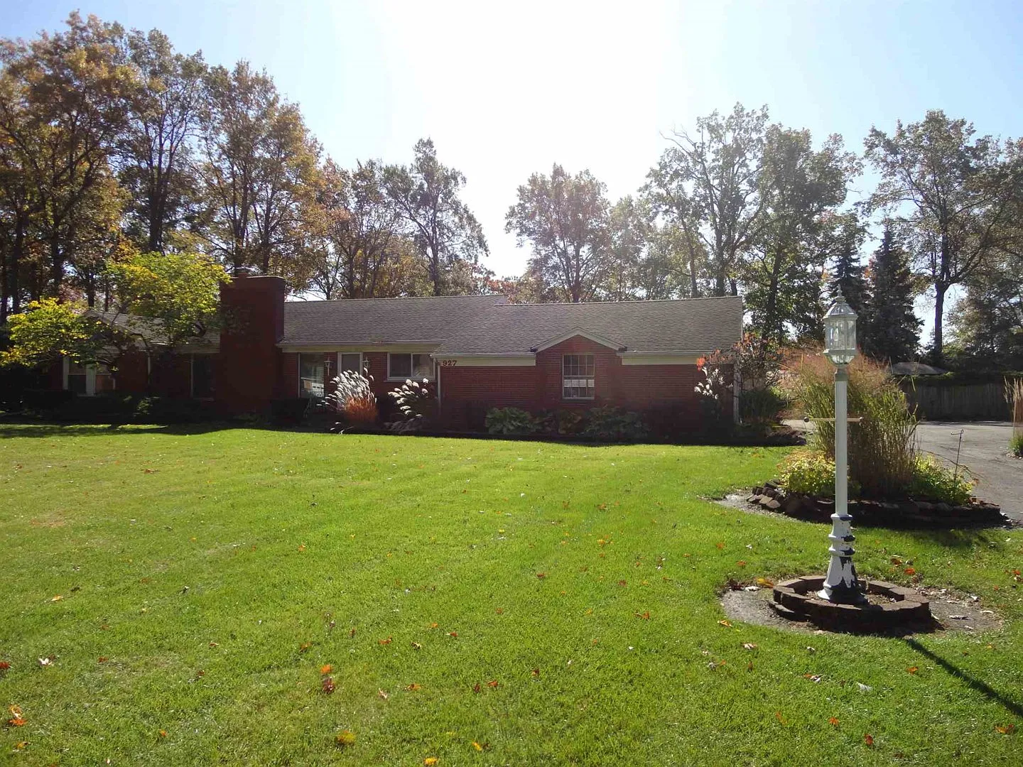 927 Ludwig Park Dr photo 1