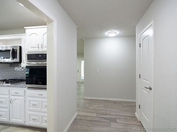 5th image of 25923 E Cottonwood St