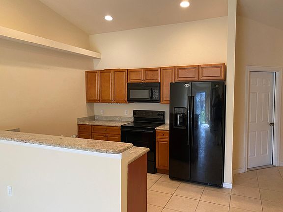 3rd image of 908 SE 12th Ter