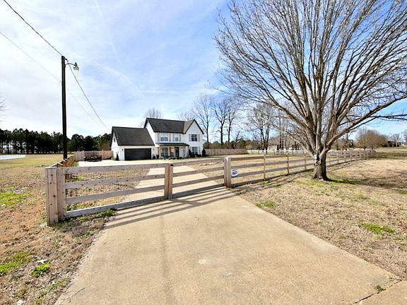 3rd image of 2805 Feathers Chapel Dr