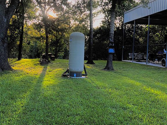 4th image of 213 River Glen Dr