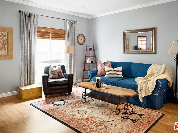 5th image of 10926 Moorpark St APT 17