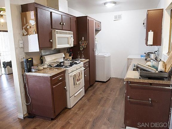 3rd image of 3432 Arruza St