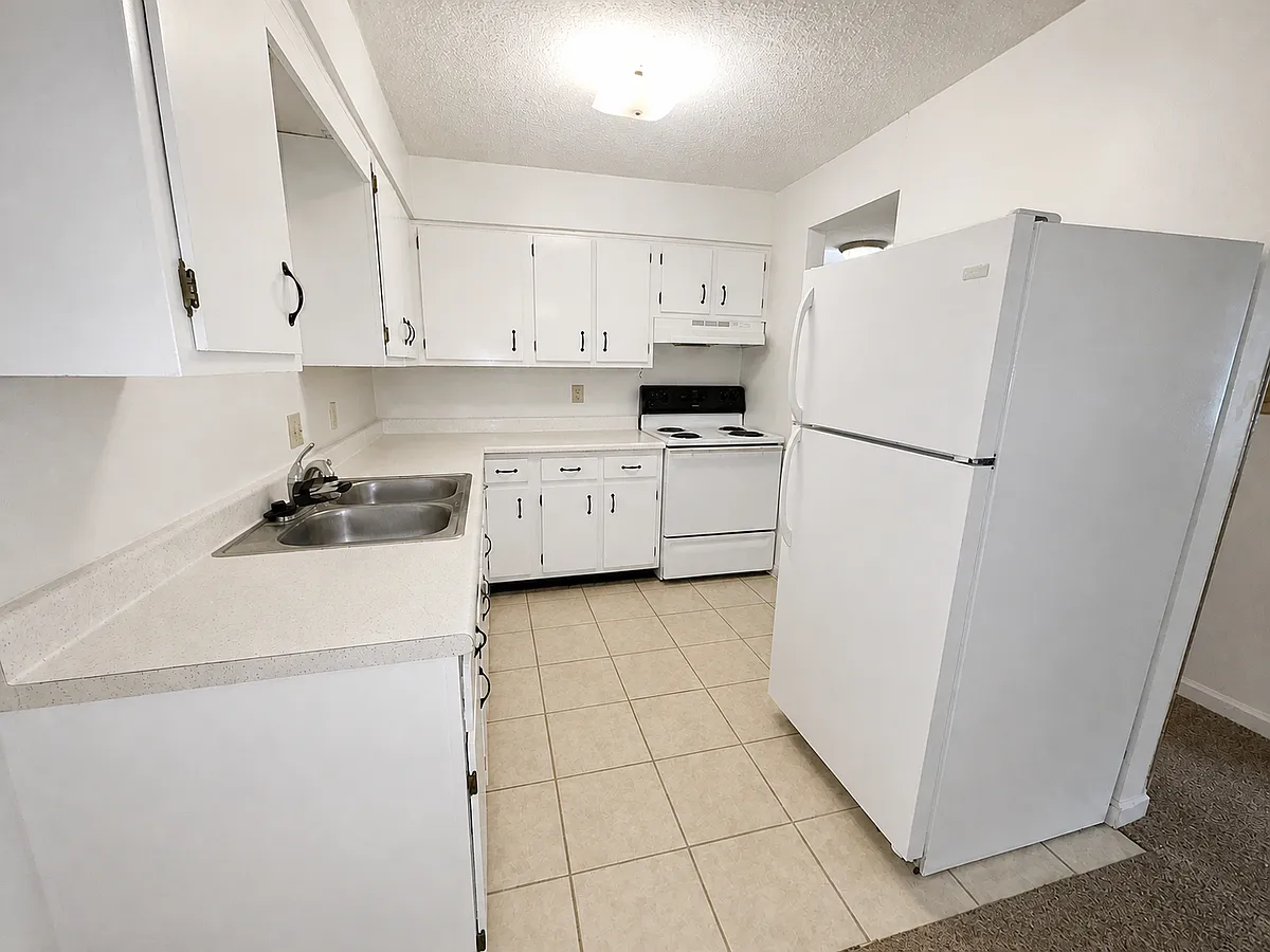 Building Photo - 100 Walnut Tree Dr #1