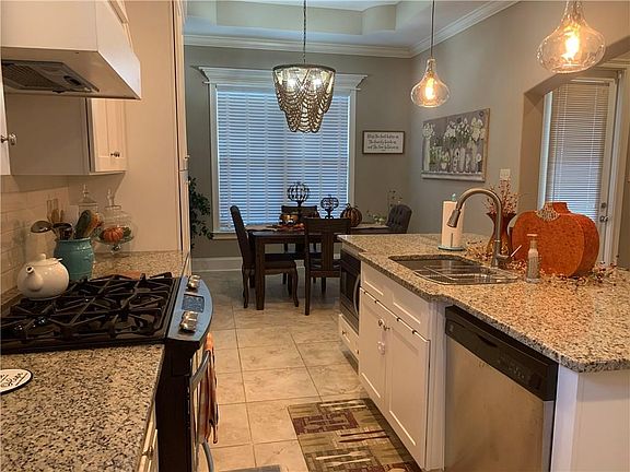 5th image of 3247 Fairwood Ln #L