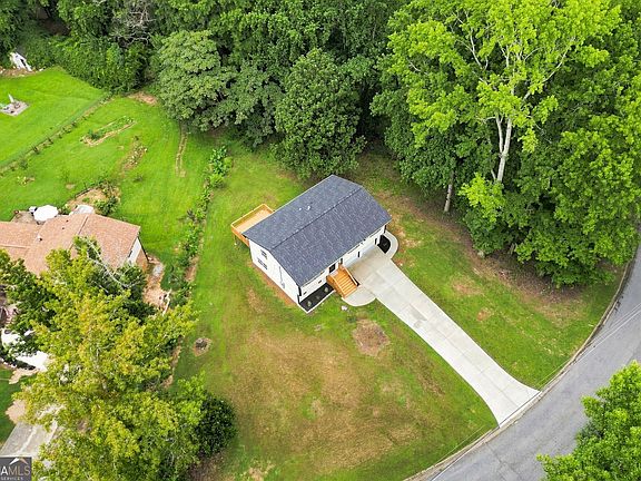 4th image of 5827 Christopher Ln