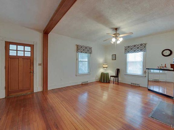 4th image of 2208 Fairview Ave