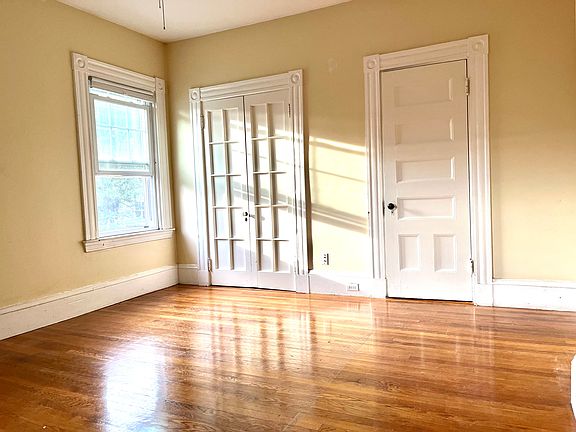 3rd image of 15 Auburn St APT A