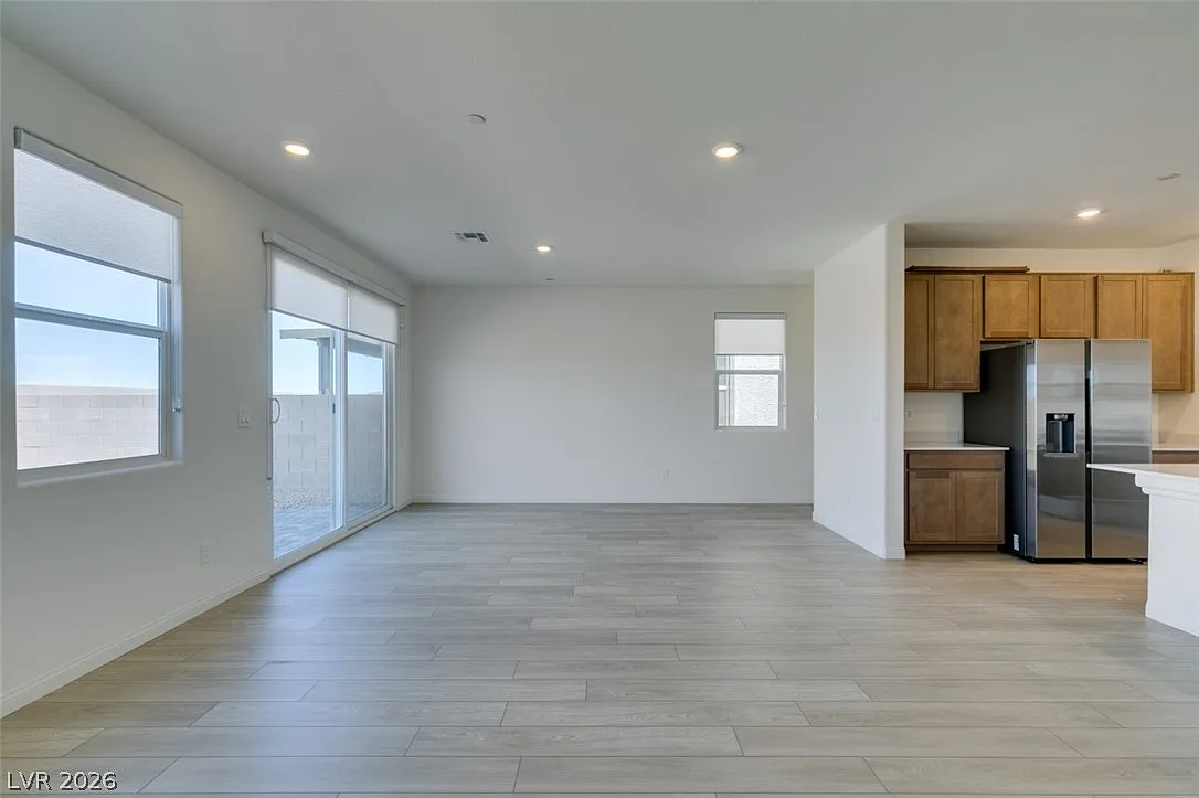 4 bed, 2.5 bath, 2069 sqft, $2,695 — Photo 4