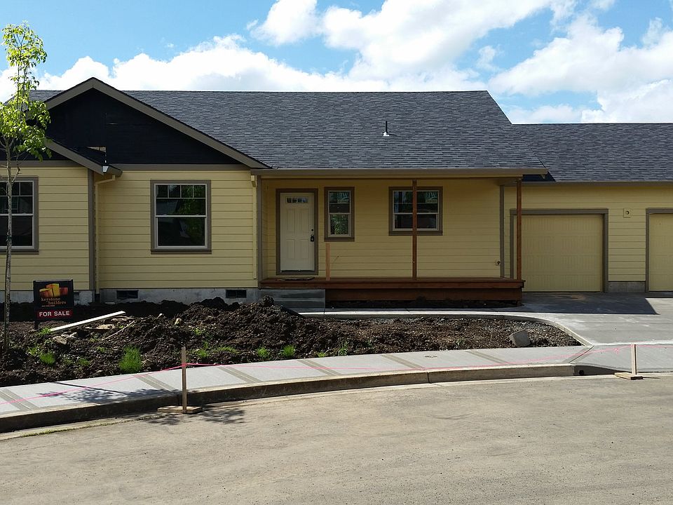 2nd image of 208 SE Hope Ct