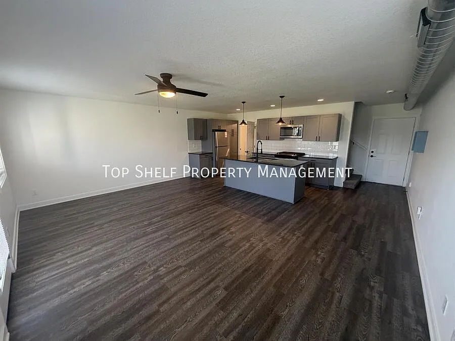 3 bed, 2.5 bath, 1442 sqft, $1,650 — Photo 3