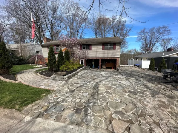 2453 Charleston Ave, Vestal, NY 13850
