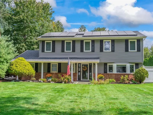 10 Meadowrue Lane, East Northport, NY 11731