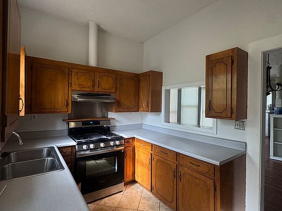 5th image of 517 Robinson Pl