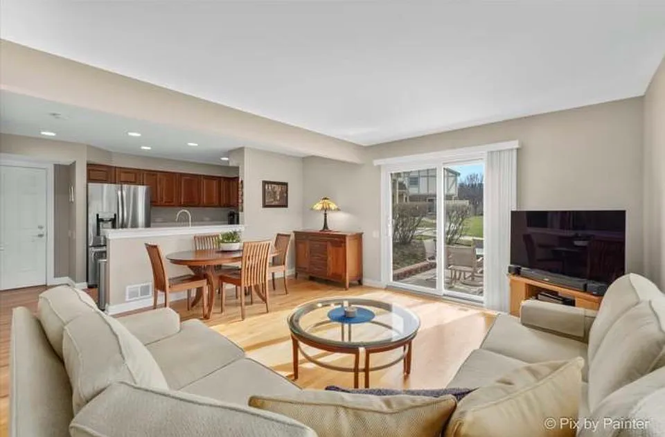 2 bed, 3.5 bath, 2000 sqft, $1,600 — Photo 2