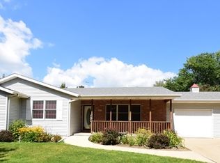 207 Grove St NE, Hopkinton, IA 52237