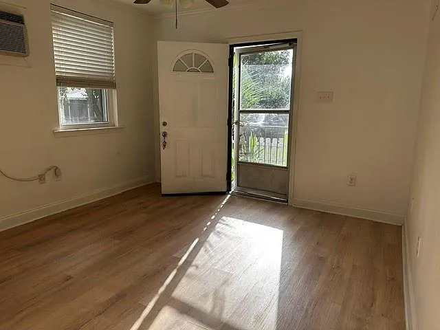 144 Elvis Ct — Photo 2
