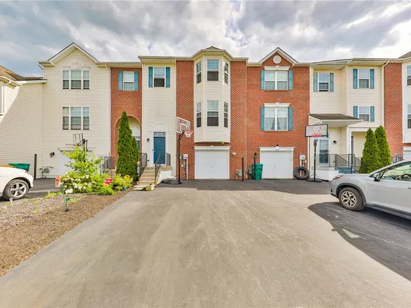 5360 Spring Ridge Dr E, Macungie, PA 18062