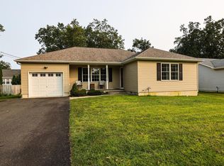 29 Crest Ave, Manahawkin, NJ 08050
