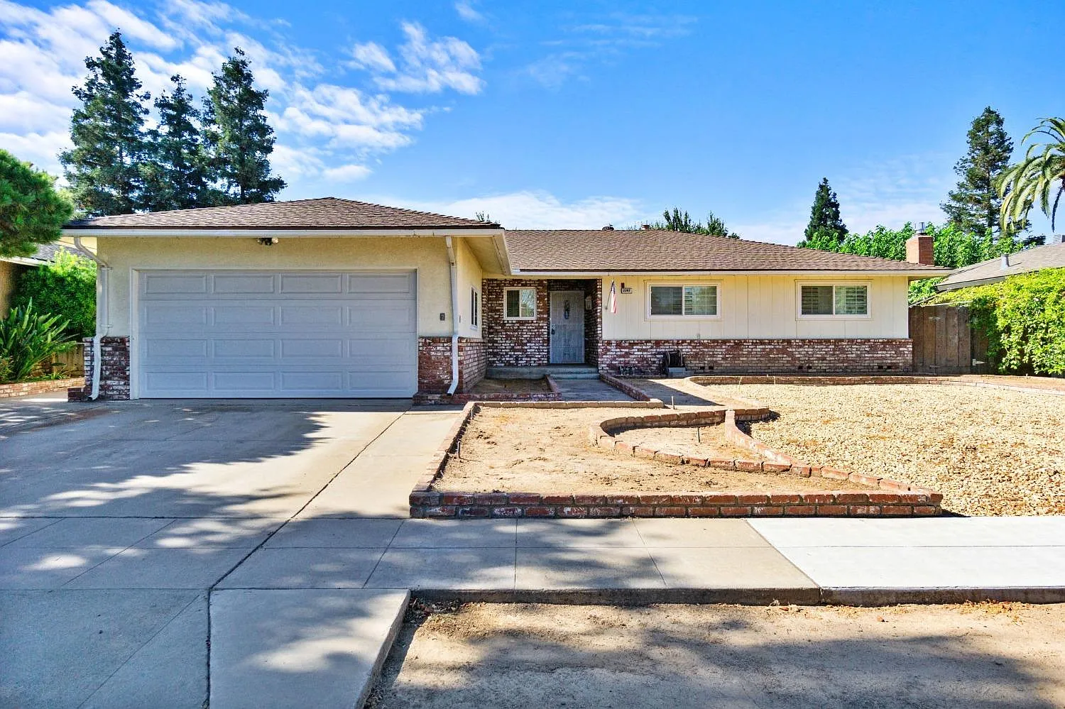 2247 E Warner Ave photo 1