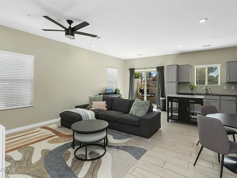 8461 N 22nd Dr — Photo 3