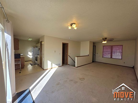 4th image of 1021 Smokey Hill St