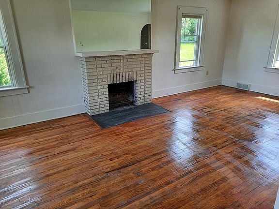 4th image of 3906 Pine Ave