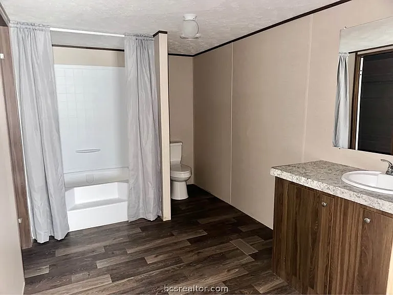 424 County Road 221 — Photo 11