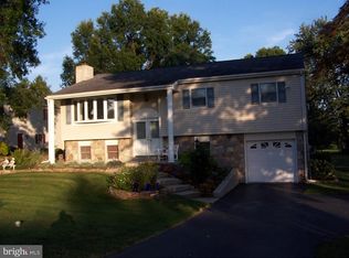 1458 Woodmere Rd, Pottstown, PA 19464