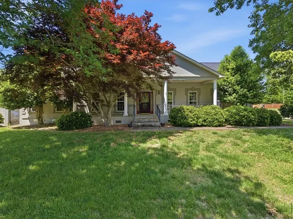212 Watersedge Dr, Boiling Springs, SC 29316